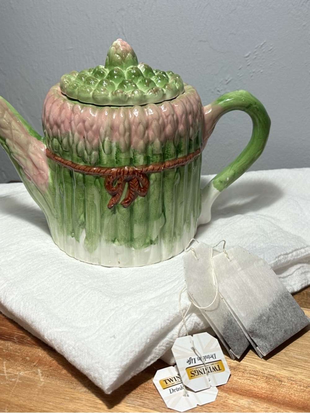 Hand-Painted Ceramic Asparagus Teapot in Pink and Green - Picture 3 of 6